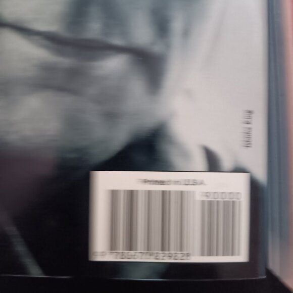 TWO PAPERBACK NOVELS: THE DARK HALF and THE DA VINCI CODE - Picture 4 of 7